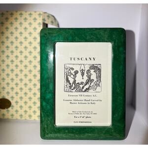 Green alabaster picture frame
Brand new
Excellent condition ￼